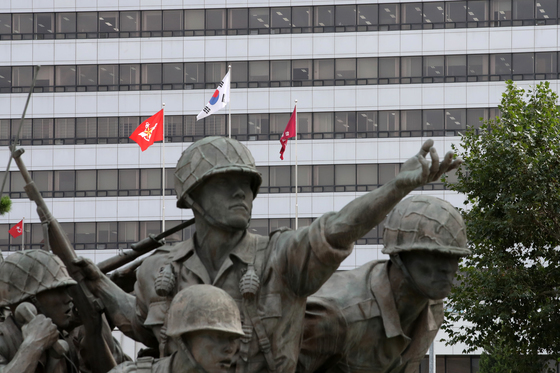딥페이크·여론조작 대응…軍, '사이버 정보작전' 수행 무기 만든다