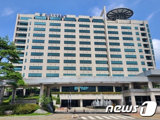전자발찌 끊고 도주한 '함바왕' 유상봉…보름만에 검거 - Vimarsana News