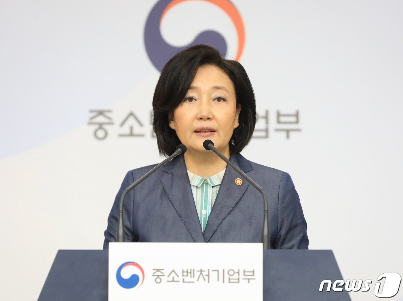 본문 이미지 - 박영선 중소벤처기업부 장관은 4일 오전 서울 종로구 서울정부청사에서 열린 '혁신 벤처·스타트업 상반기 일자리 및 투자 동향 브리핑'에서 발언을 하고 있다. (중기부 제공) / 2020.08.04 ⓒ 뉴스1