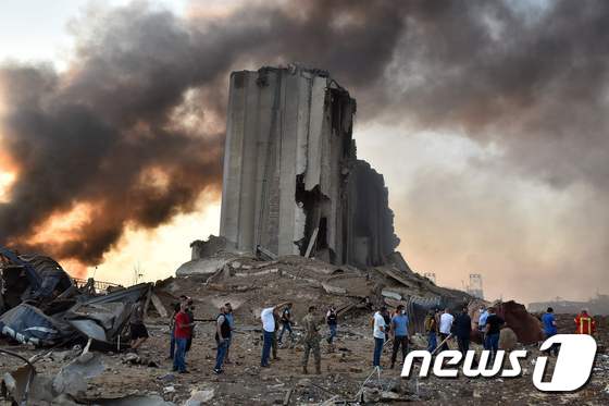 [사진] 폭발사고로 초토화된 베이루트항