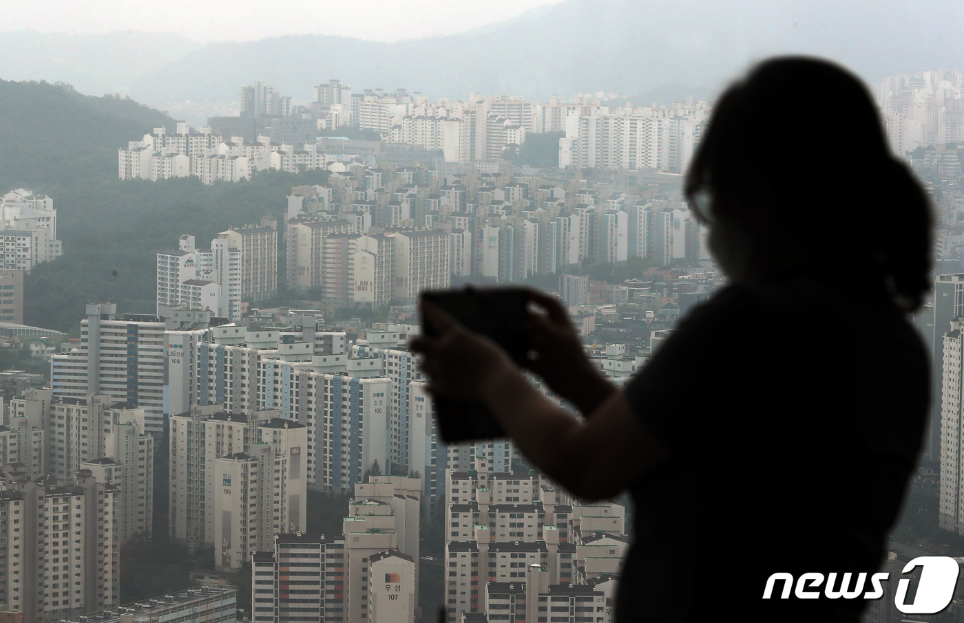 (서울=뉴스1) 송원영 기자 = 정부가 집값 안정을 위해 수도권에 13만2000가구의 주택을 추가 공급하는 23번째 '8.4 부동산 공급 대책' 을 발표했다. 도심 유휴부지를 활용 …