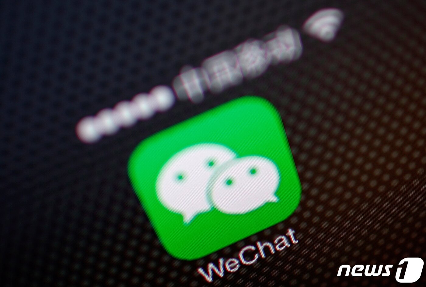 본문 이미지 - 중국 메신저 애플리케이션 '위챗' 인도 정부는 위챗에 대해 개인정보 유출 우려를 이유로 사용금지 조치를 내렸다. ⓒ REUTERS=뉴스1