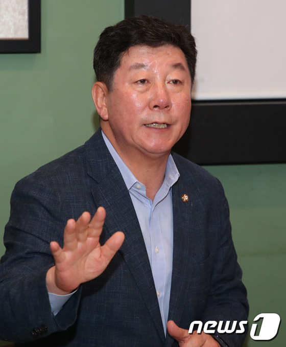 발언하는 박재호 민주당 부산시당위원장