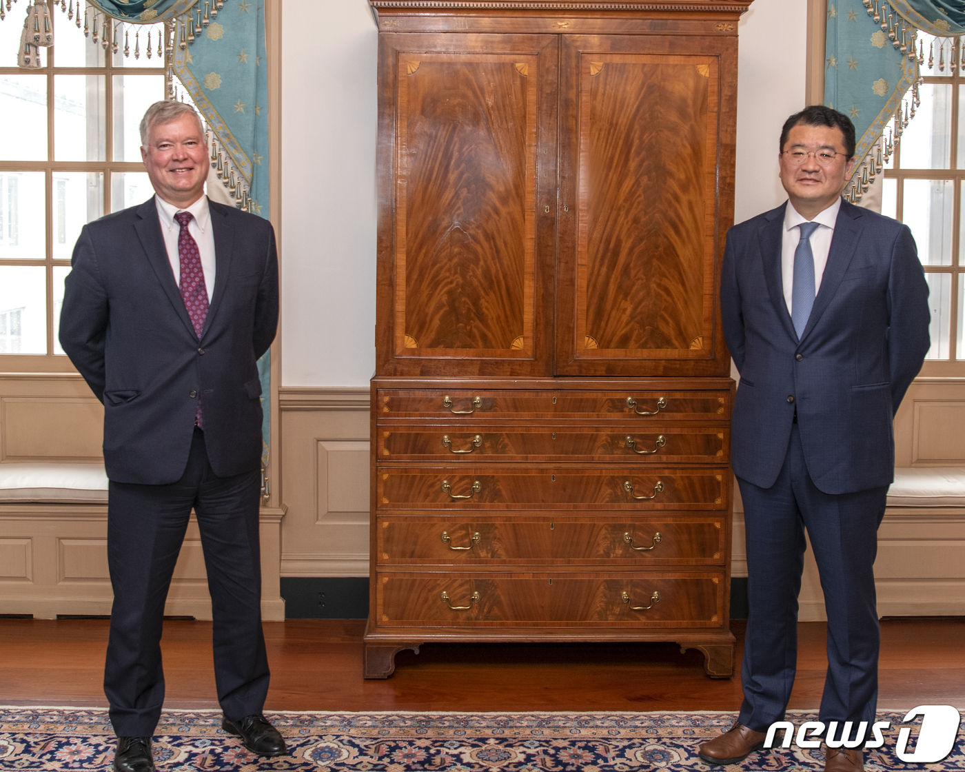 (서울=뉴스1) = 최종건 외교부 제1차관이 10일 오후(현지시간) 미국 워싱턴에서 스티븐 비건(Stephen Biegun) 국무부 부장관과 한미 외교차관 회담을 갖고 있다.(외교 …