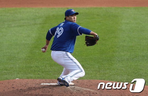 ‘The 1st anniversary of joining Toronto’ Hyunjin Ryu…  “An activity that suits your annual salary”