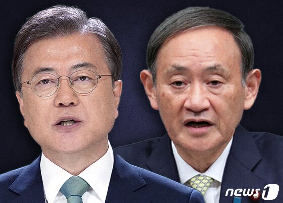본문 이미지 - 문재인 대통령(왼쪽)과 스가 요시히데 일본 총리. ⓒ News1 이지원 디자이너