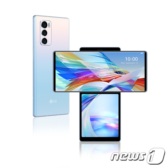 LG 전자의 새로운 폼팩터이자 하반기 전략 스마트폰인 'LG 윙' /뉴스1