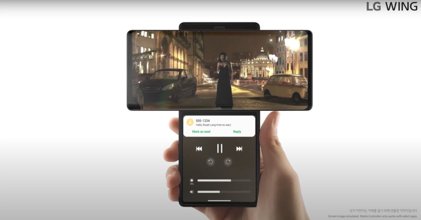 본문 이미지 - 전면 카메라, 영상 구동 버튼 등 화면에 영상 몰입에 방해되는 요소를 제거한 'LG 윙'의 모습 (LG WING Digital Unveiling - 온라인 공개행사 영상 갈무리) 2020.09.15 /뉴스1
