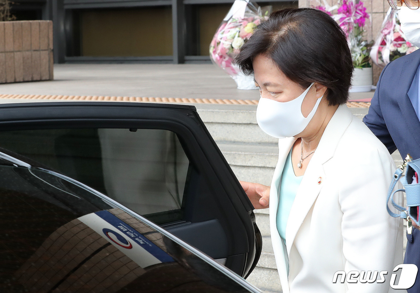 (과천=뉴스1) 임세영 기자 = 추미애 법무부 장관이 16일 오후 경기도 정부과천청사 법무부를 나서고 있다. 2020.9.16/뉴스1