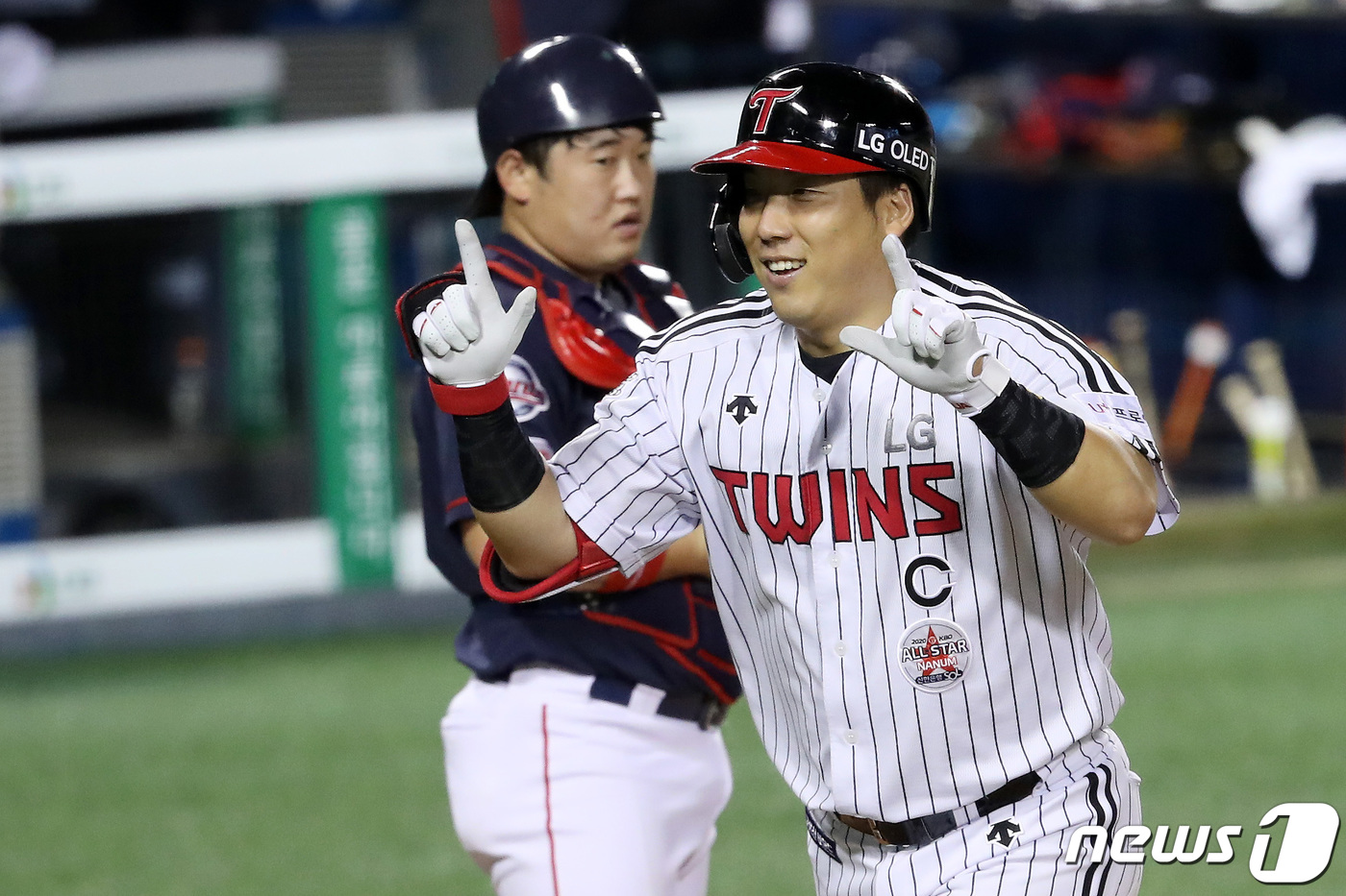 (서울=뉴스1) 이동해 기자 = 17일 오후 서울 송파구 잠실야구장에서 열린 프로야구 '2020 신한은행 SOL KBO리그' 롯데 자이언츠와 LG 트윈스의 경기, 7회말 무사 만루 …