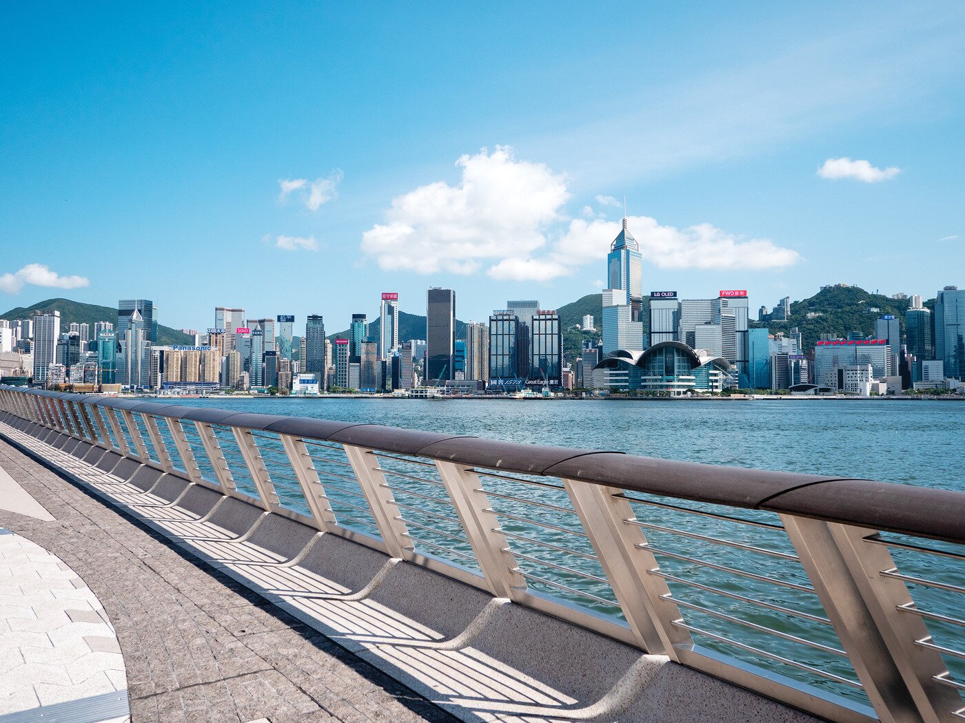 본문 이미지 - 스타의 거리에서 바라본 홍콩의 도시 풍경. 홍콩관광청 제공