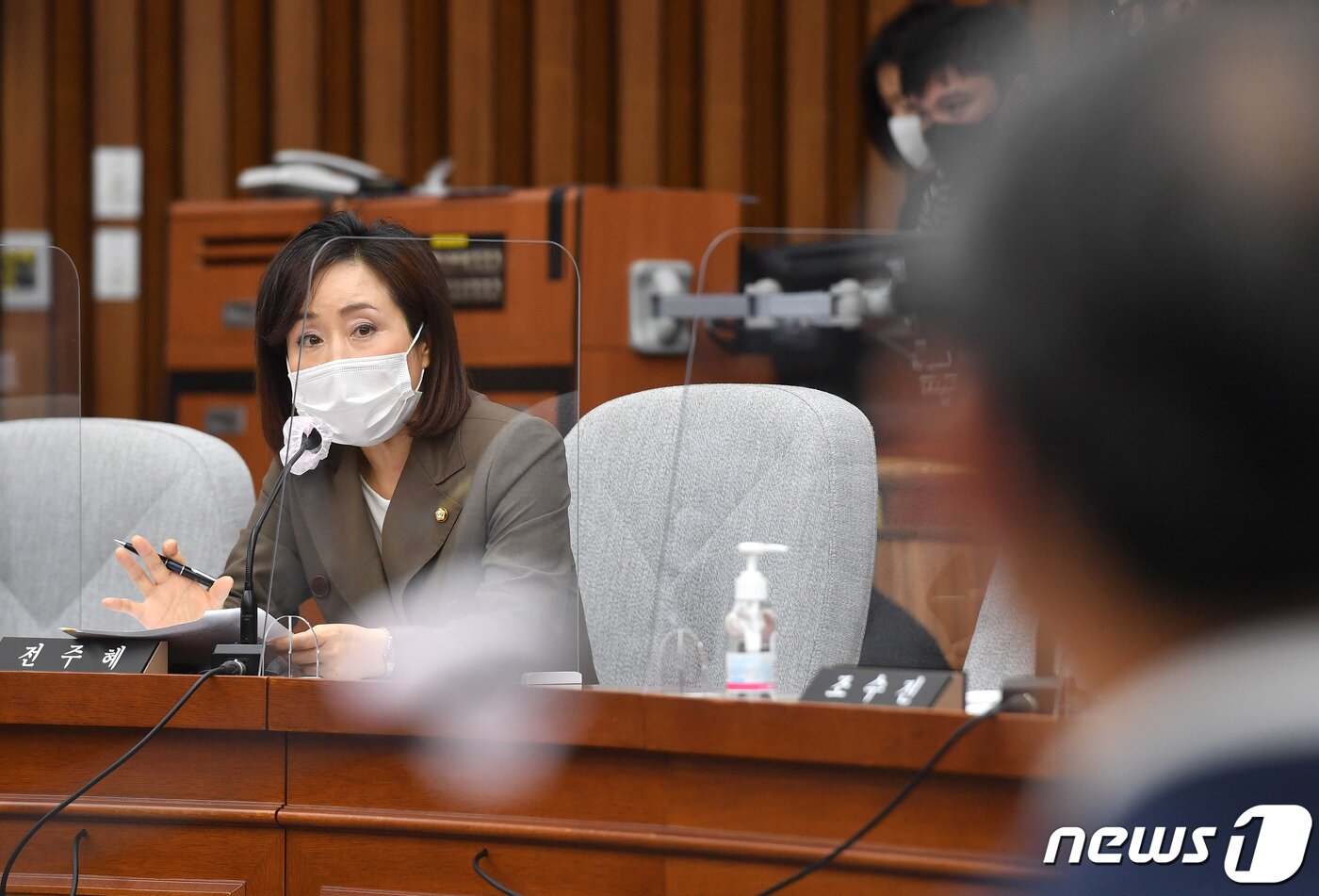 본문 이미지 - 전주혜 미래통합당 의원이 2일 오전 서울 여의도 국회에서 열린 이흥구 대법관 후보자에 대한 인사청문회에서 위장전입 의혹에 대해 질의하고 있다. 2020.9.2/뉴스1 ⓒ News1 신웅수 기자