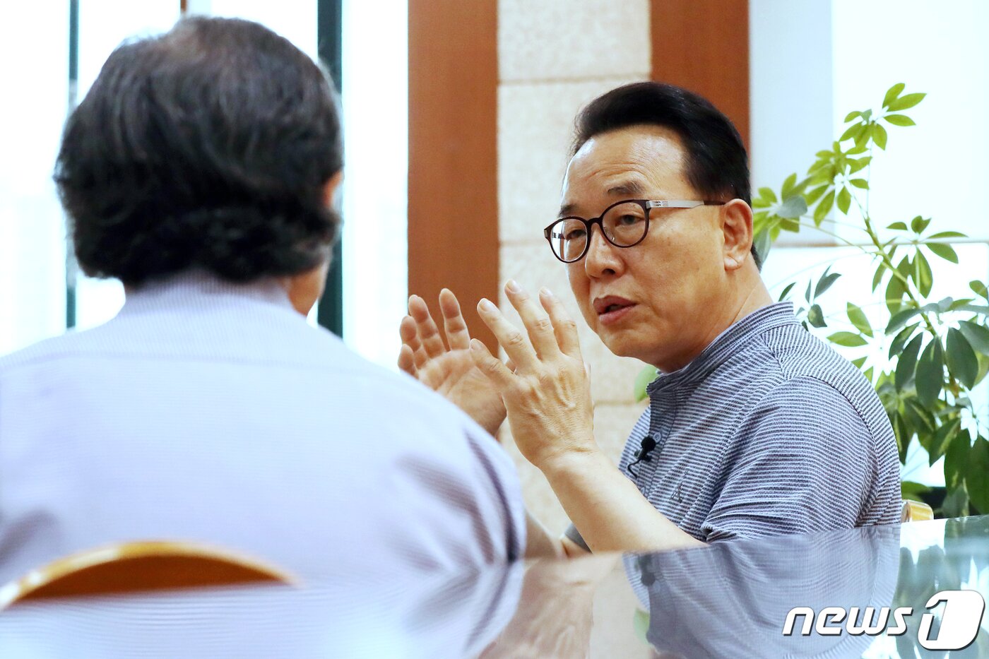 본문 이미지 - '코로나19 이후의 미래'의 저자 이경상 카이스트(KAIST) 문술미래전략대학원 교수가 2일 서울 동대문구 KAIST 서울캠퍼스에서 뉴스1과 인터뷰를 하고 있다. 2020.9.2/뉴스1 ⓒ News1 민경석 기자