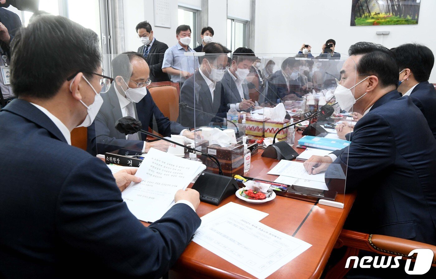 본문 이미지 - 국회 예산결산특별위원회 제4회 추경예산안등조정소위원회. 2020.9.21/뉴스1