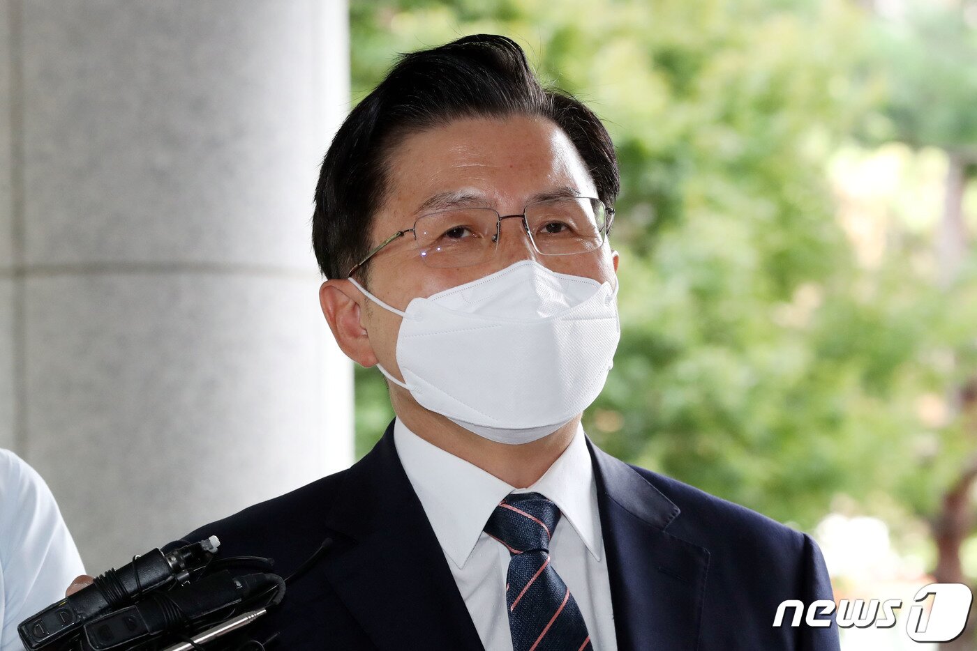 본문 이미지 - 20대 국회 패스트트랙(신속처리안건) 충돌 사태로 기소된 황교안 전 자유한국당(현 국민의힘) 대표가 21일 오후 서울 양천구 서울남부지방법원에서 열린 공판에 출석하고 있다.2020.9.21/뉴스1 ⓒ News1 이광호 기자
