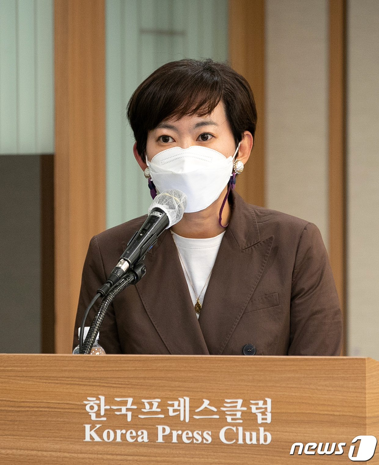 (서울=뉴스1) 이승배 기자 = 양현서 카카오 부사장이 22일 오후 서울 중구 프레스센터에서 열린 '온라인 혐오표현이란 무엇인가' 세미나에서 축사하고 있다. 2020.9.22/뉴스 …