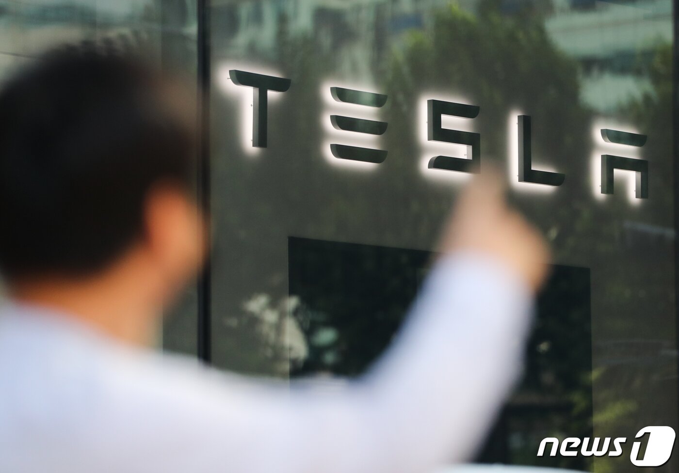 본문 이미지 - 서울 청담동의 테슬라 매장. 2020.9.22/뉴스1 ⓒ News1 허경 기자