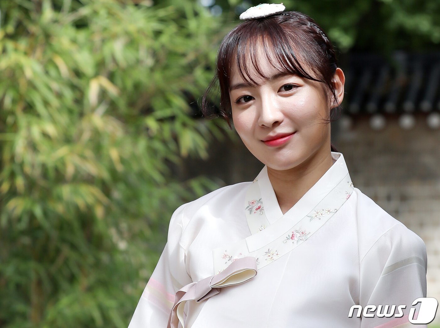 본문 이미지 - KBS2 일일드라마 '비밀의 남자'에 출연하는 탤런트 채빈이 23일 오후 서울 종로구 경복궁 인근 카페에서 뉴스1과의 인터뷰를 앞두고 포즈를 취하고 있다. 2020.9.23/뉴스1 ⓒ News1 김진환 기자