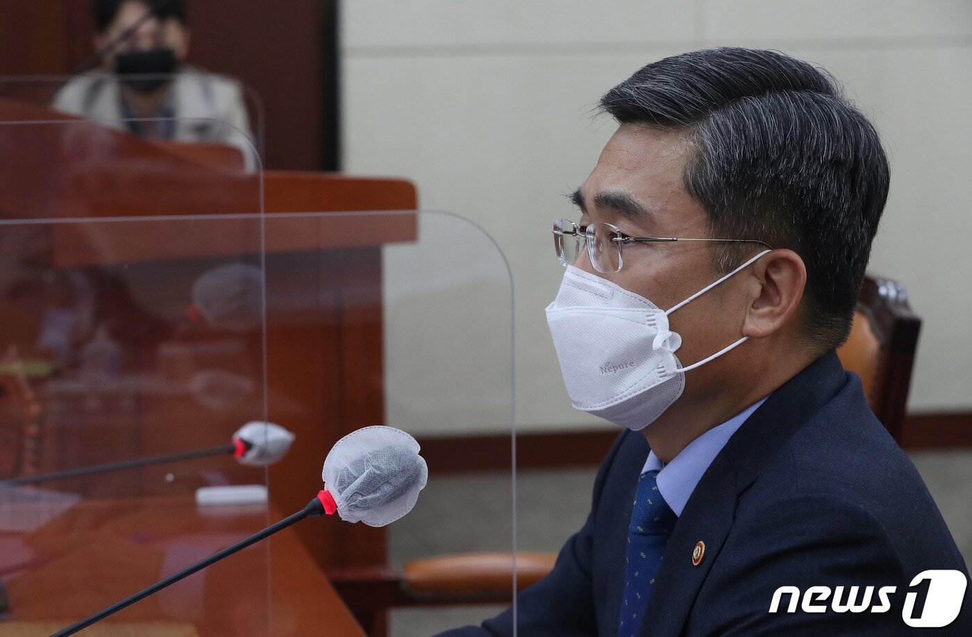 본문 이미지 - 서욱 국방부 장관이 24일 오후 서울 여의도 국회에서 연평도 인근 실종 공무원 북한 피격 사건 관련 긴급현안보고를 위해 열린 국방위 전체회의에 출석해 의원들 질의에 답하고 있다. 2020.9.24/뉴스1 ⓒ News1 박세연 기자
