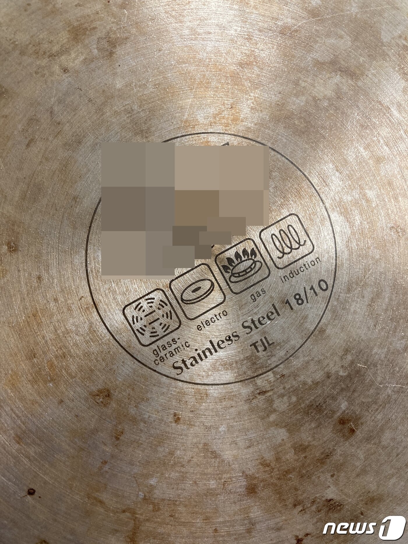 본문 이미지 - 인덕션을 이용할 수 있는 용기에는 가장 오른쪽의 코일 마크나 IH라고 적혀있다. /뉴스1