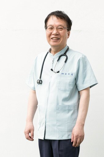 본문 이미지 - 우정선행상 본상 송헌섭씨(코오롱그룹 제공). ⓒ 뉴스1