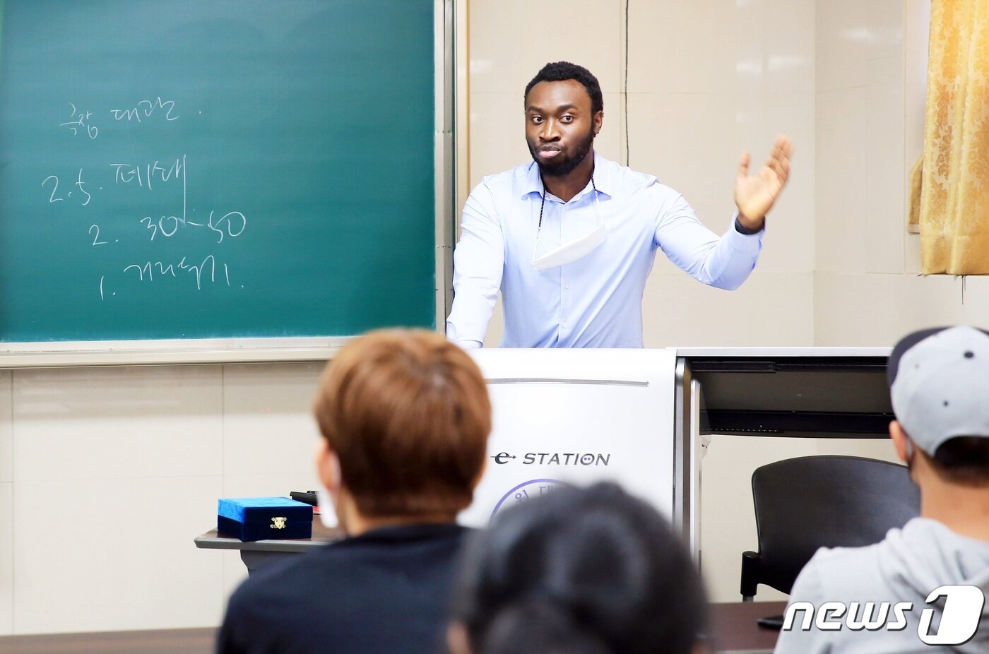 본문 이미지 - 중원대 졸업생 아추 무아마씨 초청특강.(중원대 제공)ⓒ 뉴스1