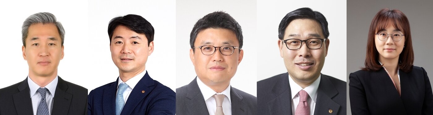 본문 이미지 - 왼쪽부터 박흥권 한화종합화학 사업부문 대표, 박승덕 한화종합화학 전략부문 대표, 김종서 한화토탈 대표, 이강만 한화에스테이트 대표, 김은희 한화역사 대표(한화그룹 제공). ⓒ 뉴스1