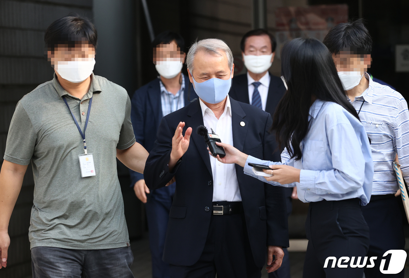 (서울=뉴스1) 구윤성 기자 = 사랑제일교회 등과 함께 광복절 불법집회를 공모한 혐의를 받는 김수열 일파만파 대표가 28일 오후 서울 서초구 서울중앙지방법원에서 열린 구속영장 실질 …