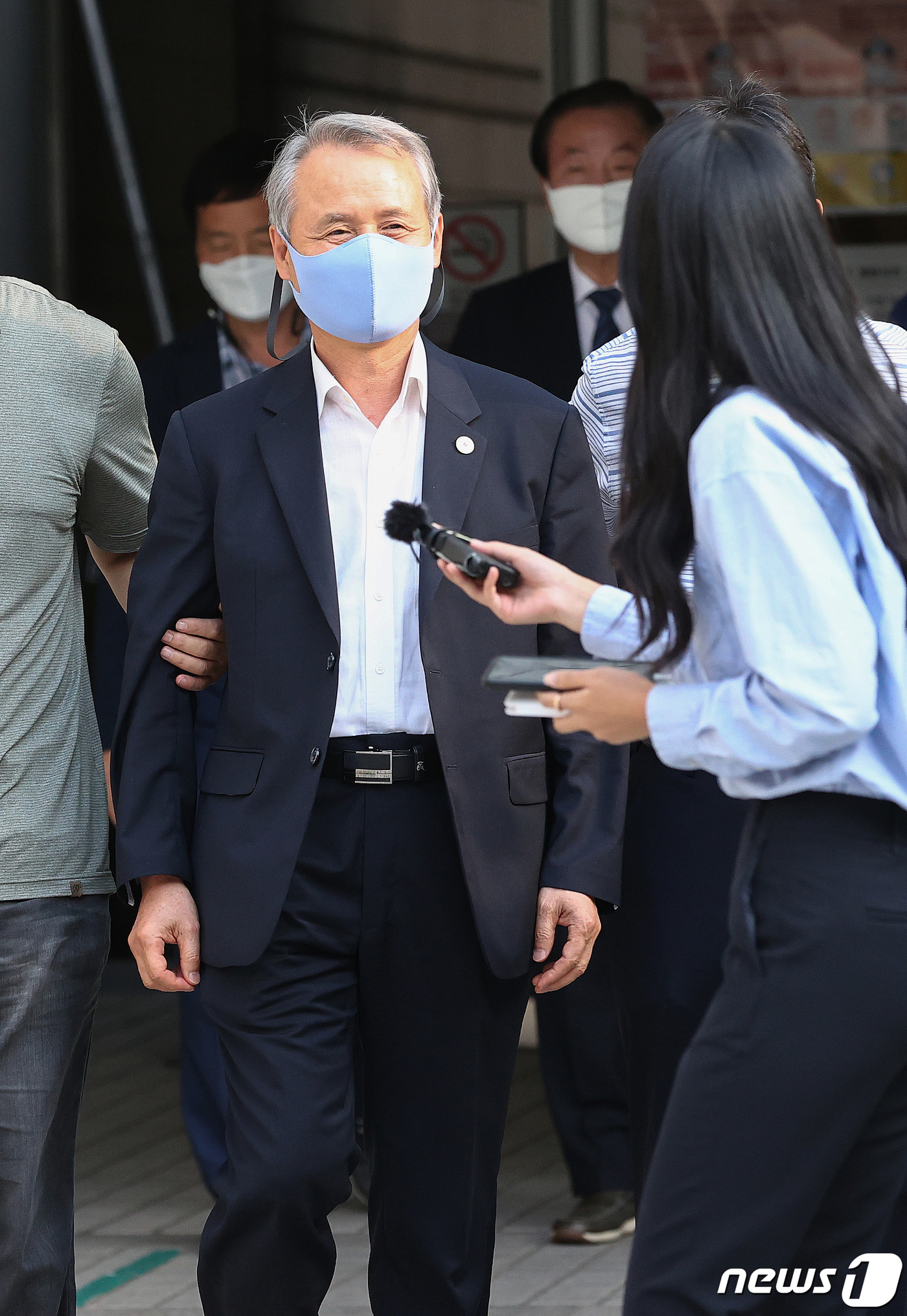 (서울=뉴스1) 구윤성 기자 = 사랑제일교회 등과 함께 광복절 불법집회를 공모한 혐의를 받는 김수열 일파만파 대표가 28일 오후 서울 서초구 서울중앙지방법원에서 열린 구속영장 실질 …