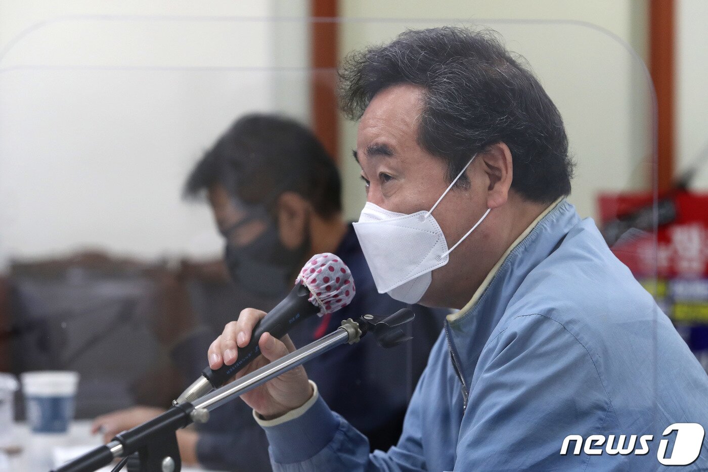 본문 이미지 - 이낙연 더불어민주당 대표가 29일 오전 서울 성동구 서울시청노동조합 대회의실에서 열린 공무관 조찬 간담회에서 인사말을 하고 있다. 2020.9.29/뉴스1 ⓒ News1 박세연 기자