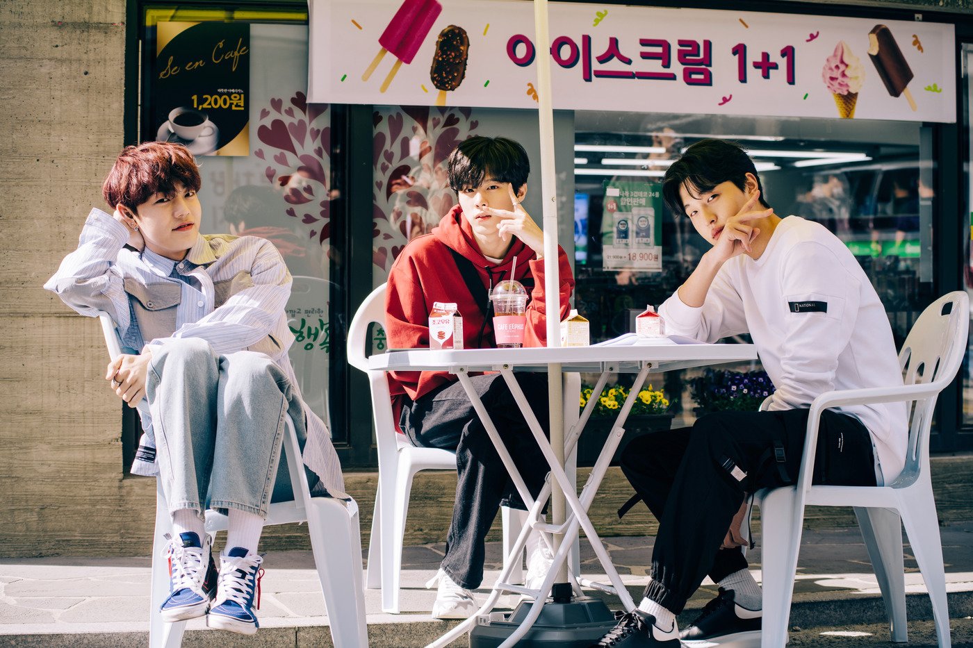 본문 이미지 - (왼쪽부터) 에이스 찬, 김우석, 진호은 /사진제공=플레이리스트 ⓒ 뉴스1