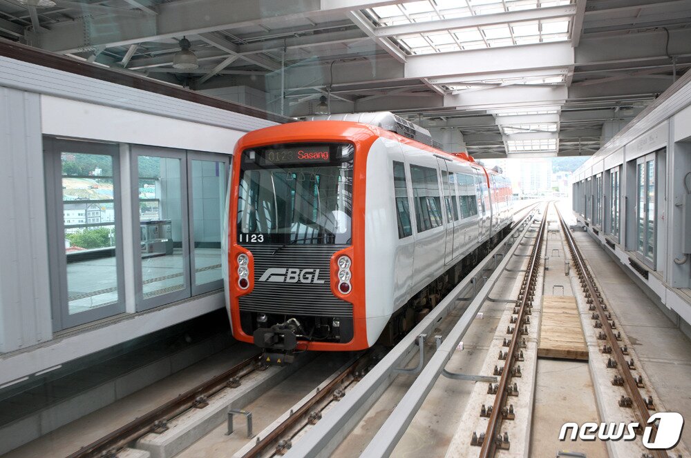 본문 이미지 - 부산김해경전철. ⓒ 뉴스1DB.
