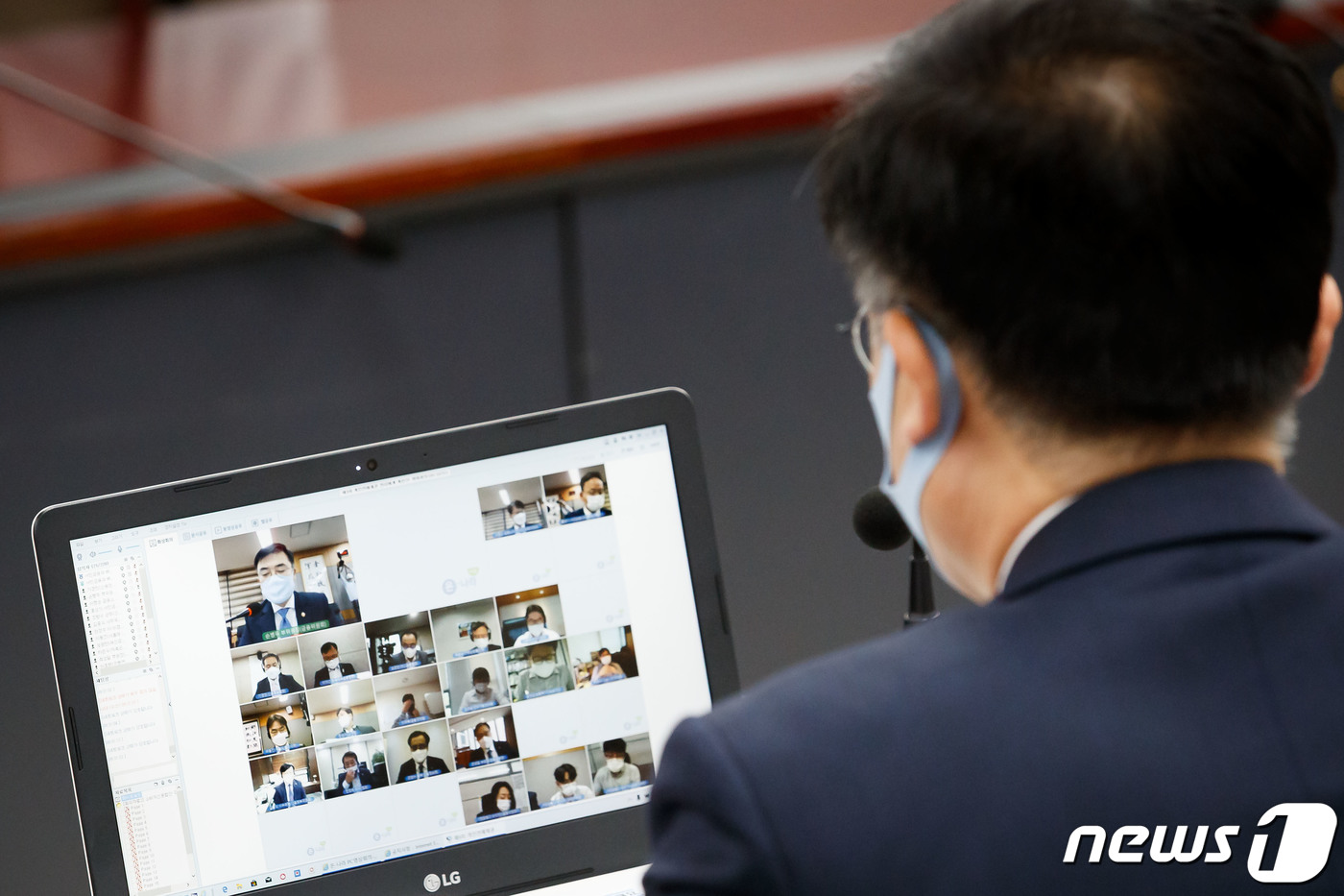 (서울=뉴스1) = 손병두 금융위원회 부위원장이 9일 서울 종로구 정부서울청사에서 제9차 개인연체채권 관리체계 개선 태스크포스(TF) 확대회의를 주재하고 있다. (금융위원회 제공) …