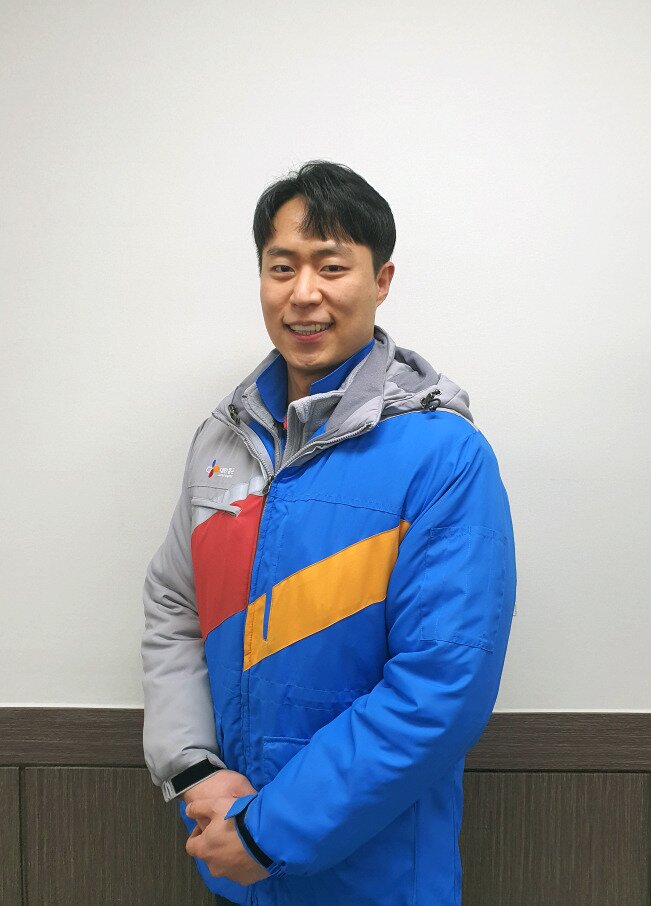 본문 이미지 - 올해의 택배인 대상 택배기사 부문 수상자 금종명씨(CJ대한통운 제공)ⓒ 뉴스1