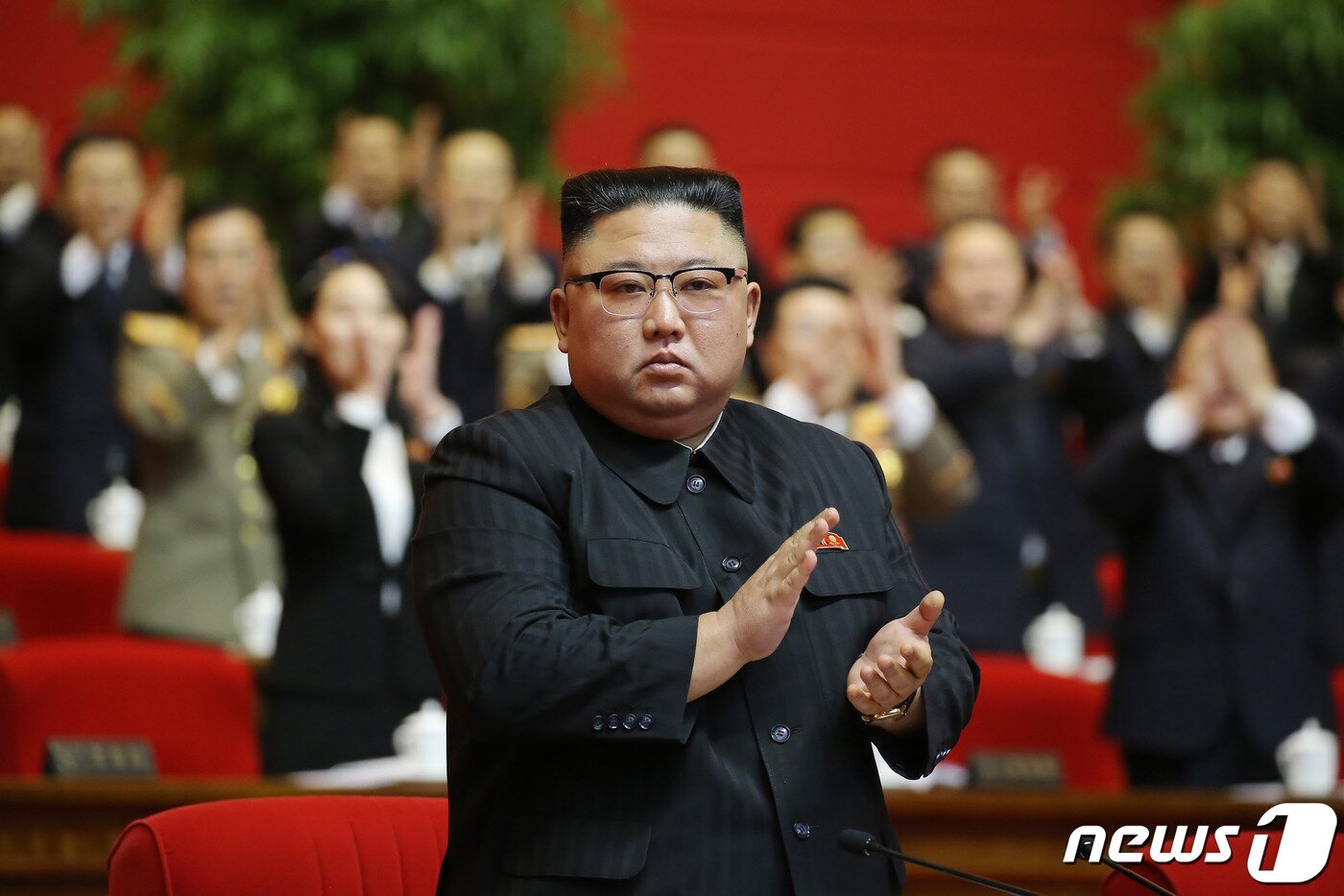 본문 이미지 - (평양 노동신문=뉴스1) = 김정은 북한 국무위원장이 제8차 노동당 대회를 통해 당 '총비서'로 추대됐다고 당 기관지 노동신문이 11일 전했다. [국내에서만 사용가능. 재배포 금지. DB 금지. For Use Only in the Republic of Korea. Redistribution Prohibited] rodongphoto@news1.kr