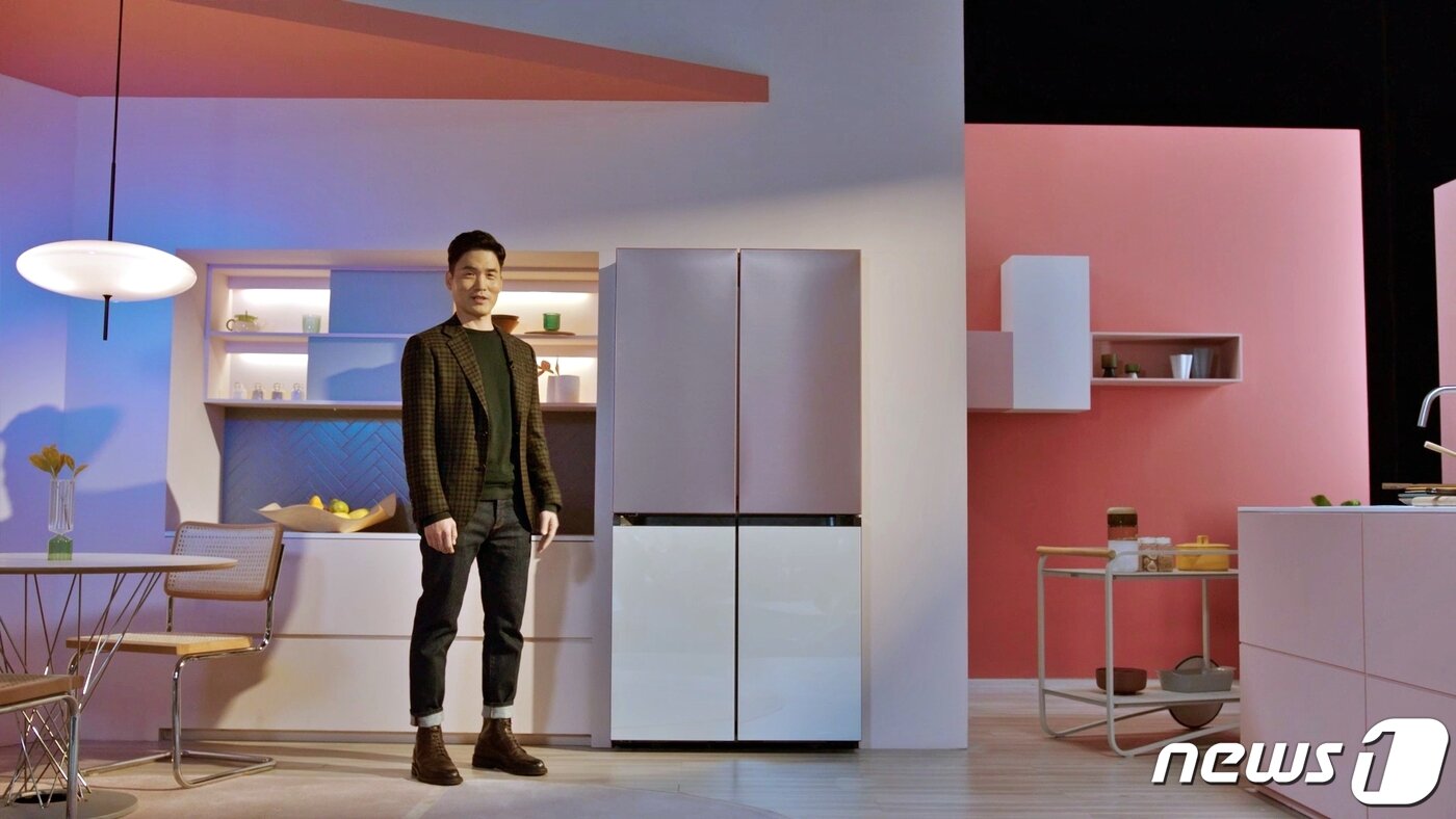 본문 이미지 - 승현준 삼성전자 사장이 CES 2021 삼성 프레스컨퍼런스에서 '비스포크(BESPOKE)’ 냉장고를 소개하고 있다.(삼성전자 제공)2021.01.11/뉴스1 ⓒ 뉴스1