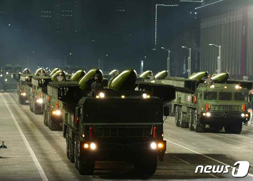 본문 이미지 - (평양 노동신문=뉴스1) = 지난 2021년 1월 북한이 제8차 노동당 대회를 기념하는 군 열병식을 평양 김일성광장에서 진행하고 있다. [국내에서만 사용가능. 재배포 금지. DB 금지. For Use Only in the Republic of Korea. Redistribution Prohibited] rodongphoto@news1.kr