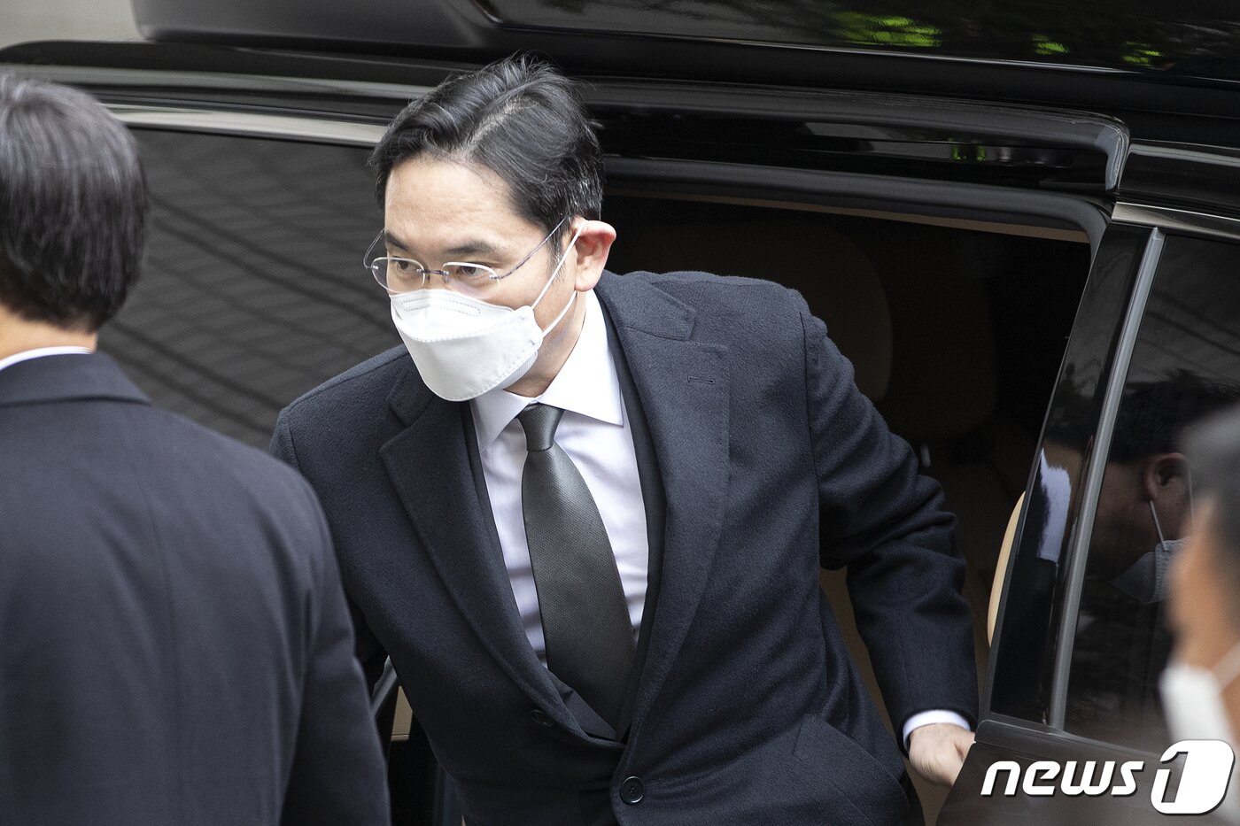 본문 이미지 - 지난 1월 18일 서울 서초구 서울고등법원에서 열린 '국정농단 사건' 관련 뇌물공여 등 파기환송심 선고공판에 출석하는 이재용 삼성전자 부회장의 모습.(사진은 기사 내용과 무관함)/뉴스1 ⓒ News1