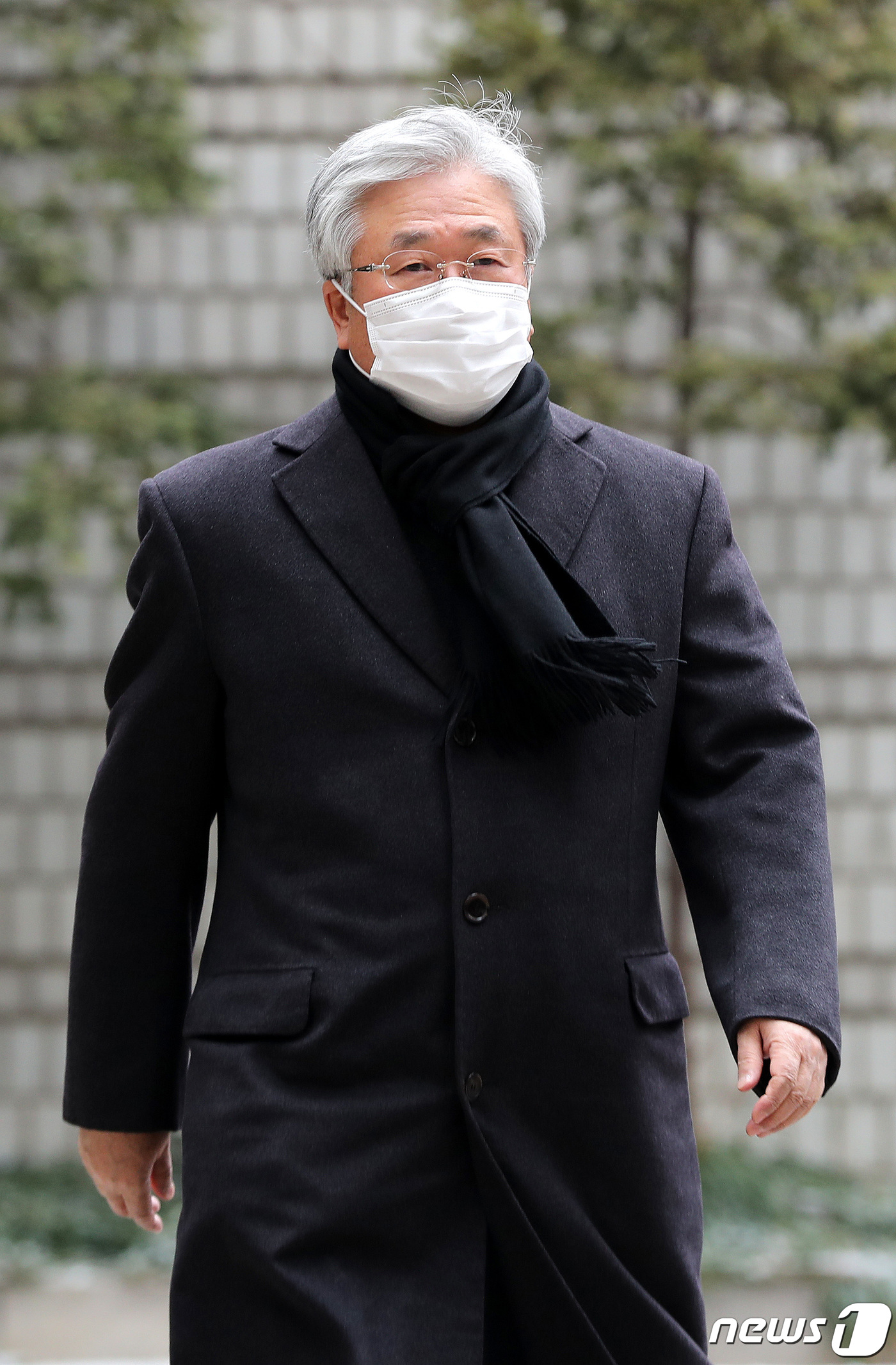 (서울=뉴스1) 박지혜 기자 = 박상진 전 삼성전자 사장이 18일 오후 서울 서초구 고등법원에서 열리는 '국정농단' 사건 파기환송심 선고 공판에 출석하고 있다.이날 박 전 사장은 …