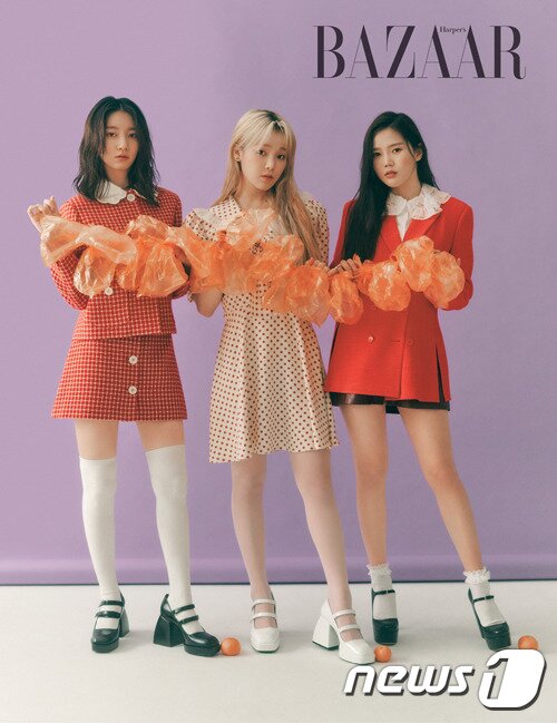 본문 이미지 - 오마이걸/사진제공=하퍼스 바자 ⓒ 뉴스1