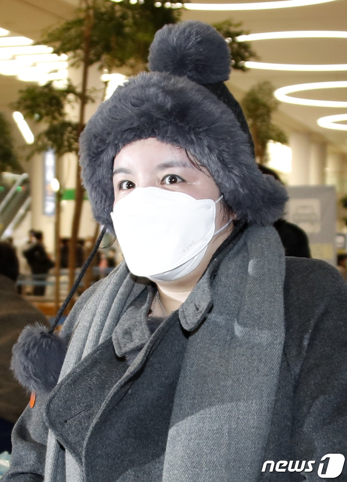 본문 이미지 - 방송인 에이미가 20일 인천국제공항을 통해 중국 광저우에서 입국하고 있다.  2021.1.20/뉴스1 ⓒ News1 권현진 기자