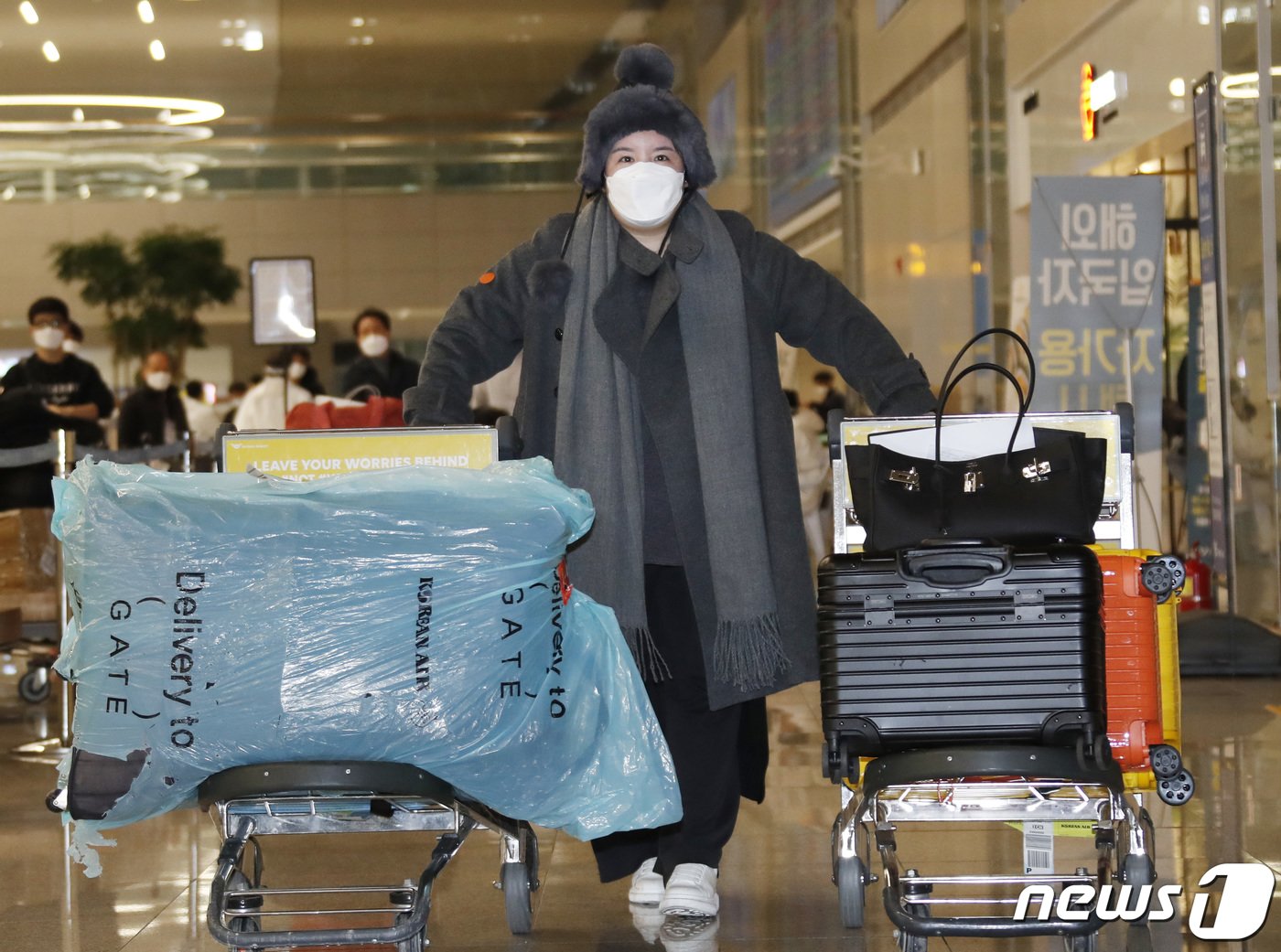 본문 이미지 - 방송인 에이미가 20일 인천국제공항을 통해 중국 광저우에서 입국하고 있다. 2021.1.20/뉴스1 ⓒ News1 권현진 기자