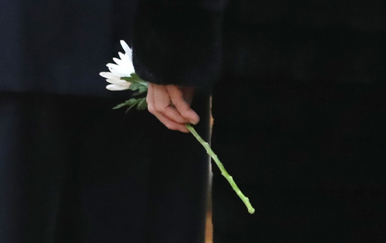  빈소 찾아온 노숙인이 2000원 부의 후 "밥 좀 달라"…어떻게 할까요?