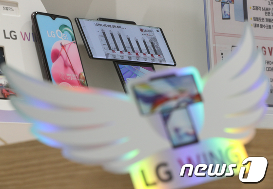 '아픈 손가락' LG폰 깨물었더니…LG전자, 2분기 웃었다 - Vimarsana News