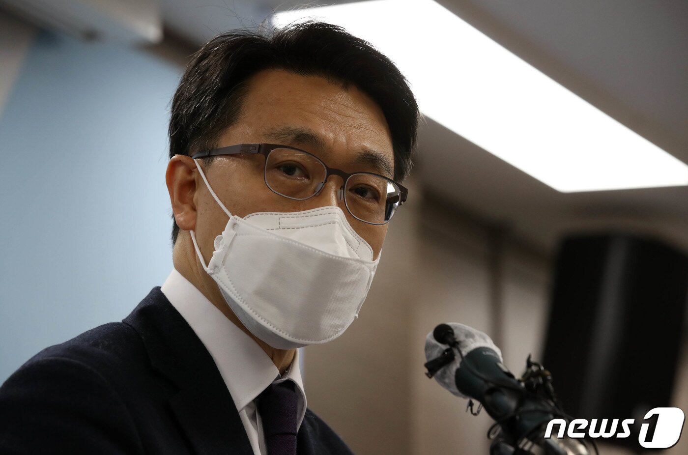 본문 이미지 - 김진욱 초대 고위공직자범죄수사처장이 21일 경기도 과천시 정부과천청사에서 열린 취임식에서 취임사를 하고 있다. 2021.1.21/뉴스1 ⓒ News1 이동해 기자
