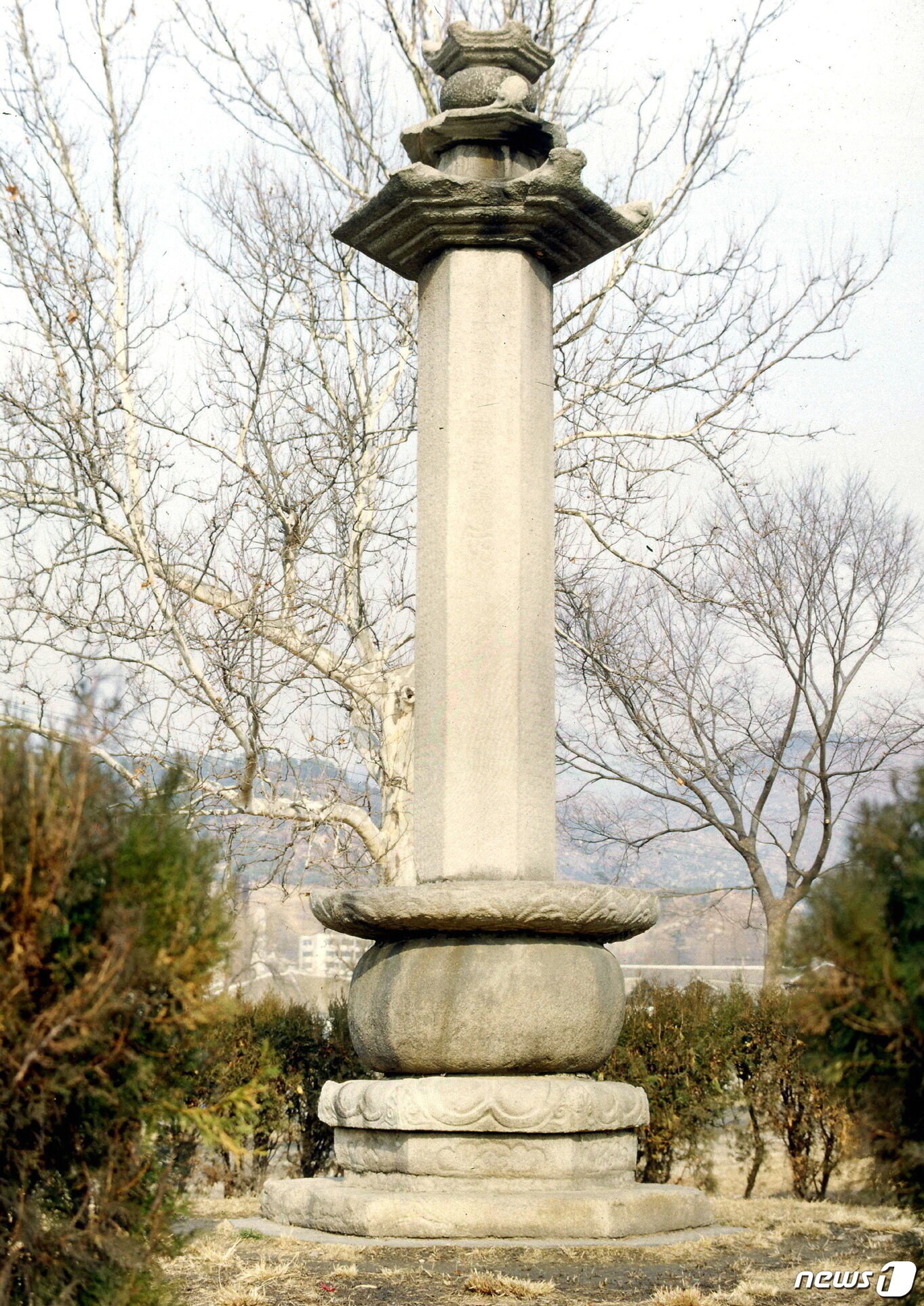 본문 이미지 - 황해남도 신천군 해청동 해주공원 안에 남아 있는 해주다리니석당. (미디어한국학 제공) 2021.01.23.ⓒ 뉴스1