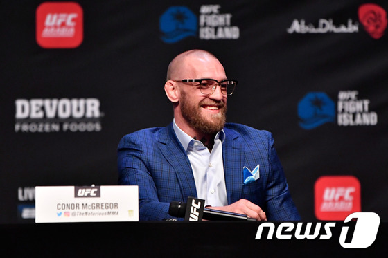 ‘Confidence’ McGregor “Poirier? It’s done in a minute”