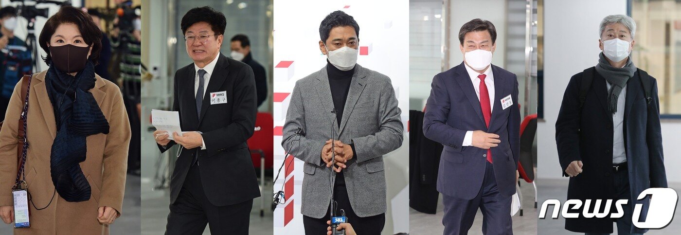 본문 이미지 - 조은희 서초구청장(왼쪽부터) 이종구 전 의원, 오신환 전 의원, 김선동 전 의원, 김근식 전 의원 ⓒ 뉴스1