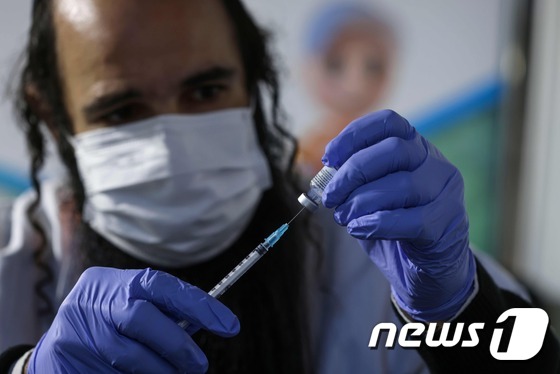 이스라엘 상위 10 대 지도자도 코로나 바이러스 예방 접종 시작