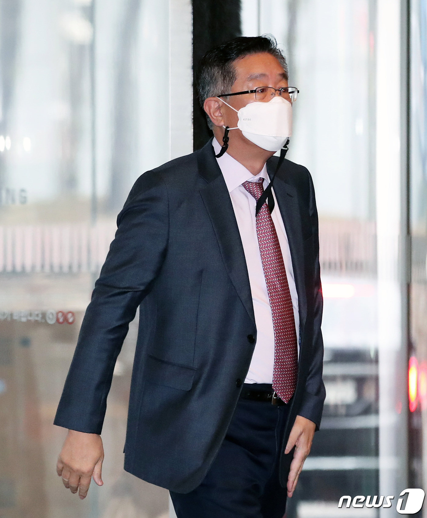 (서울=뉴스1) 오대일 기자 = 고정석 삼성물산 사장이 26일 오전 서울 서초구 삼성사옥에서 열린 준법감시위-계열사 최고경영자(CEO) 회동에 참석하고 있다. 준법감시위원회와 7개 …